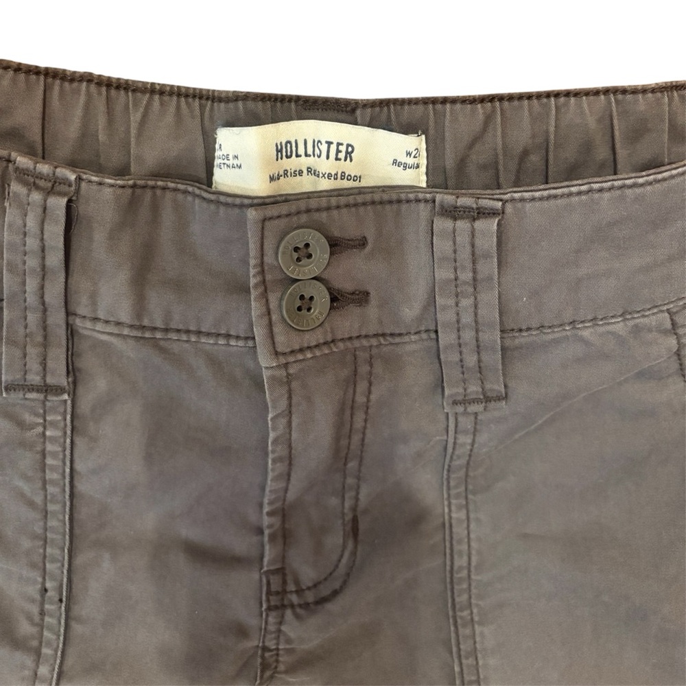 Women’s Hollister Boot Cut Mid-Rise Cargo Pant - Picture 3 of 3